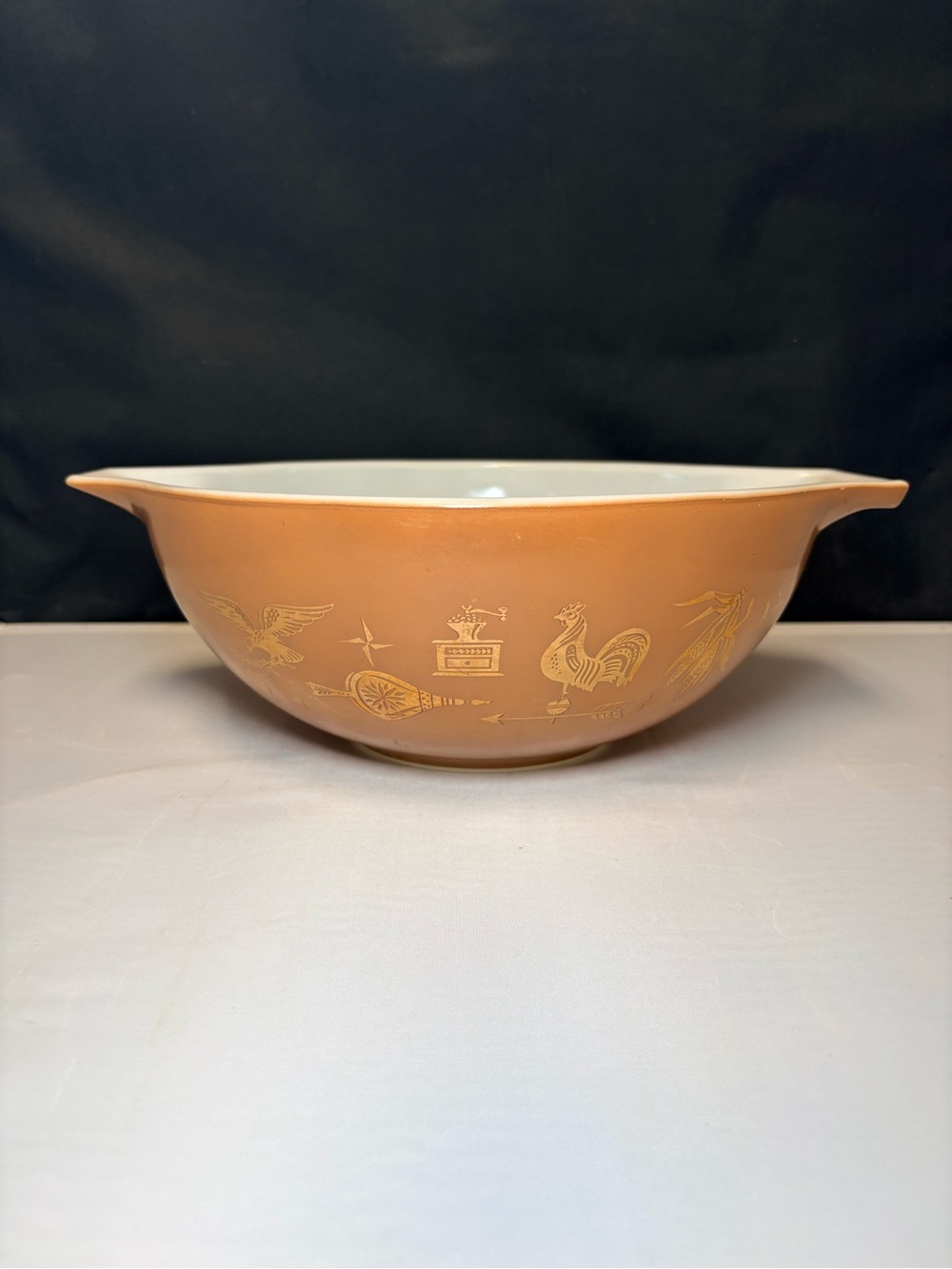 Pyrex  Americana Cinderella Gold Chicken,Cat,Eagle Mixing Bowl #444 4quart VTG